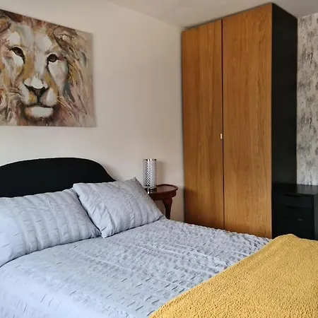 Charming Spacious 2 Bed Apartment In Quiet Area Exhall Exterior photo