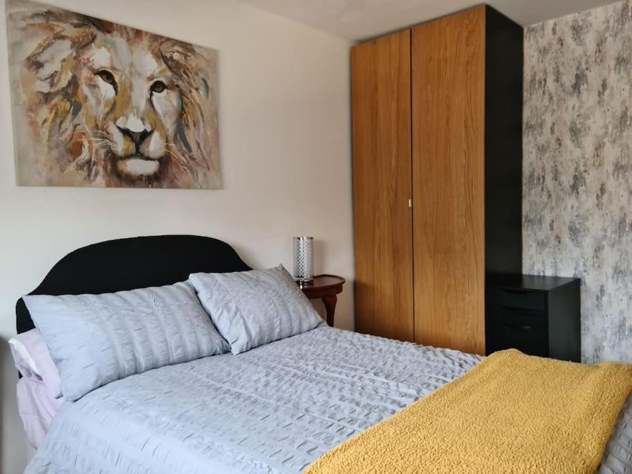 Charming Spacious 2 Bed In Quiet Area