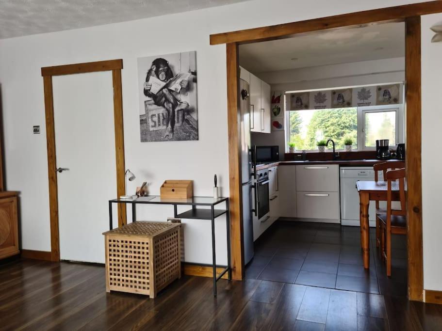 Charming Spacious 2 Bed In Quiet Area Apartment *