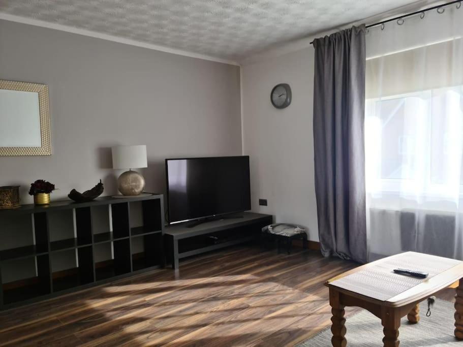 Charming Spacious 2 Bed In Quiet Area Apartment *